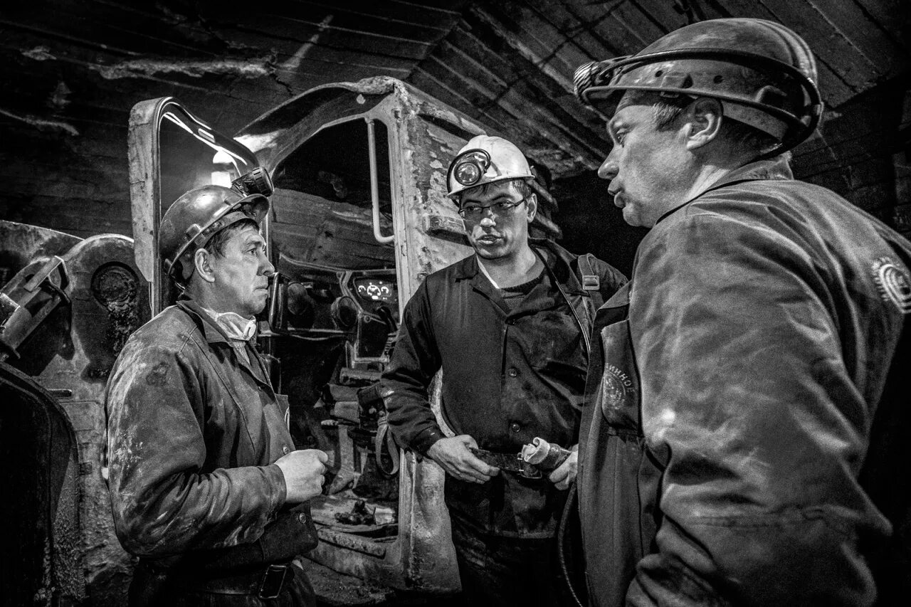 шахтеры. шахтеры англии. добыча угля в шахте. шахтеры. шахтер устаревшее 7.