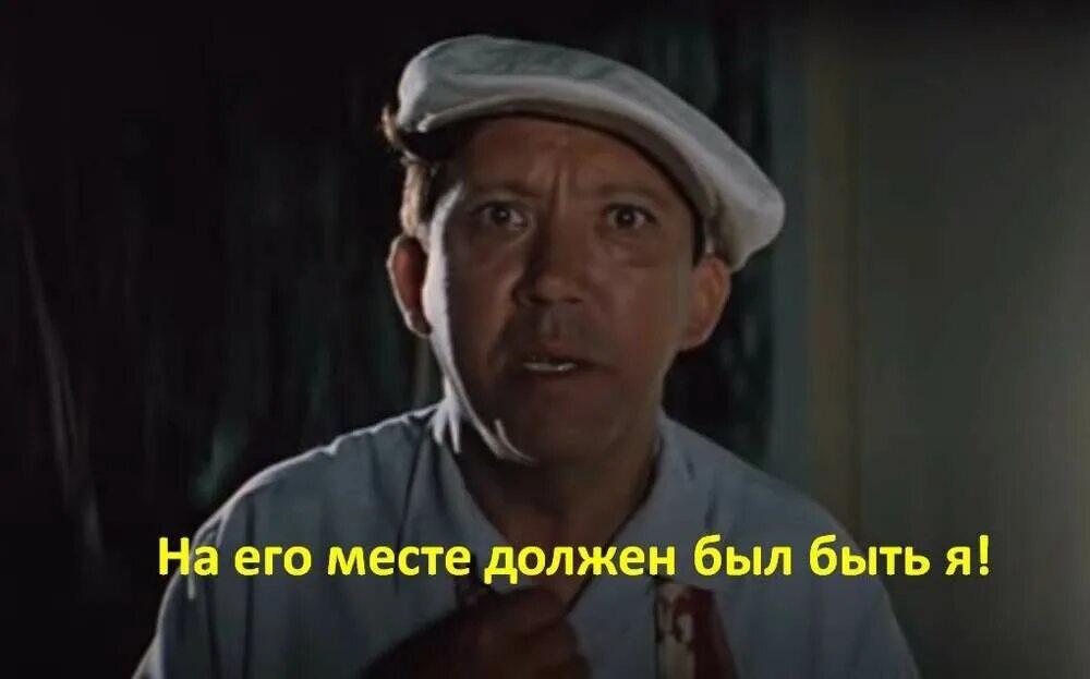 Смешные фразы про отношения. Уметь посмеяться над собой. На его месте должен быть я напьешься будешь. Это его место. Корректно это значит.