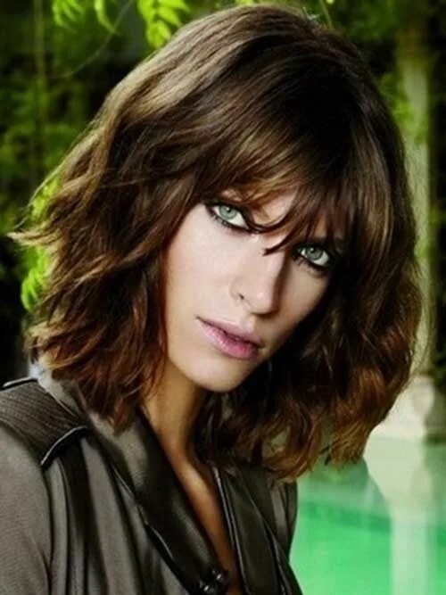 Hairstyles top 40 Short wavy hair, Medium hair styles, Short curly hairstyles fo