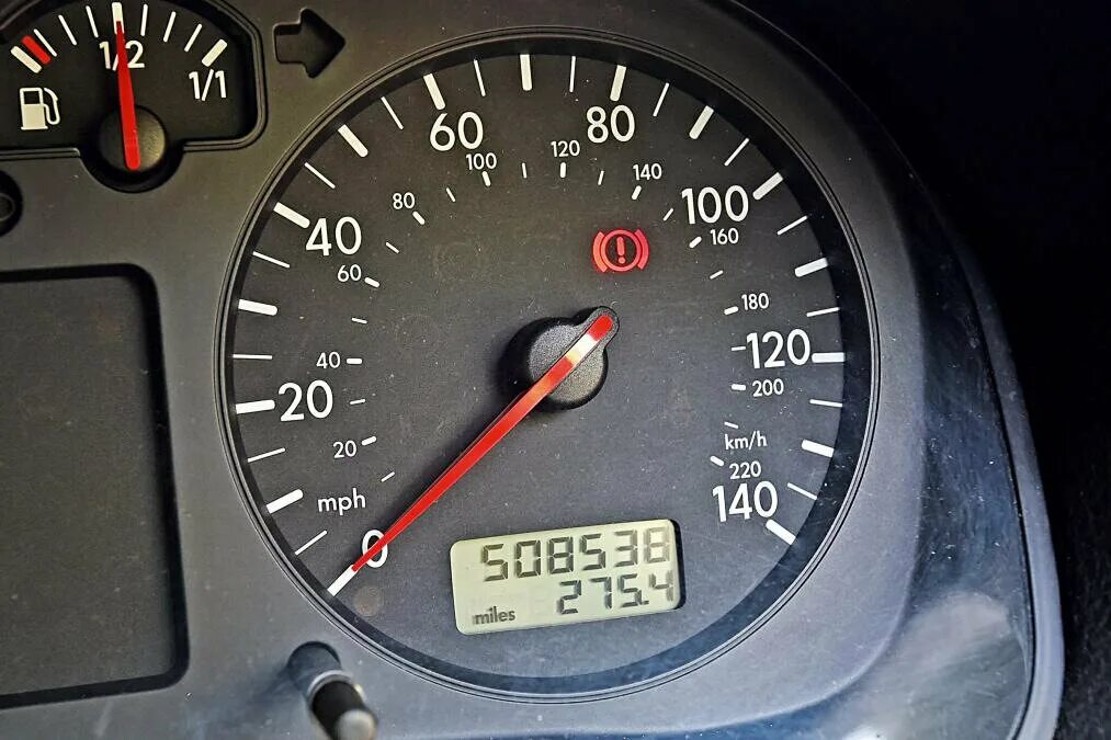 Средний пробег автомобиля за год в россии. Пробег автомобиля одометр. Автомобили с пробегом. Таблица марок автомобилей. Какой ресурс пробега.