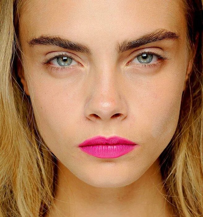 Cara Delevingne брови. Злые брови