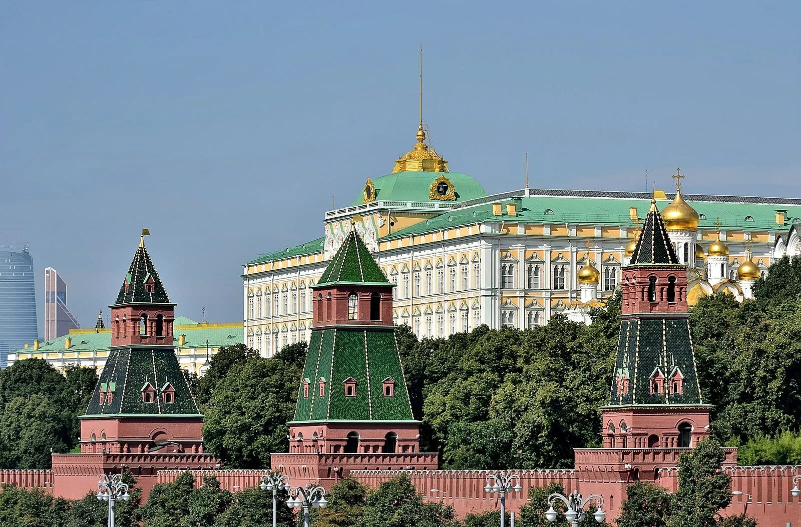 Московский кремль имеет двадцать. Башни Московского Кремля. Вторая Безымянная башня. Московский Кремль Moscow Kremlin. Тайницкая башня Московского Кремля.