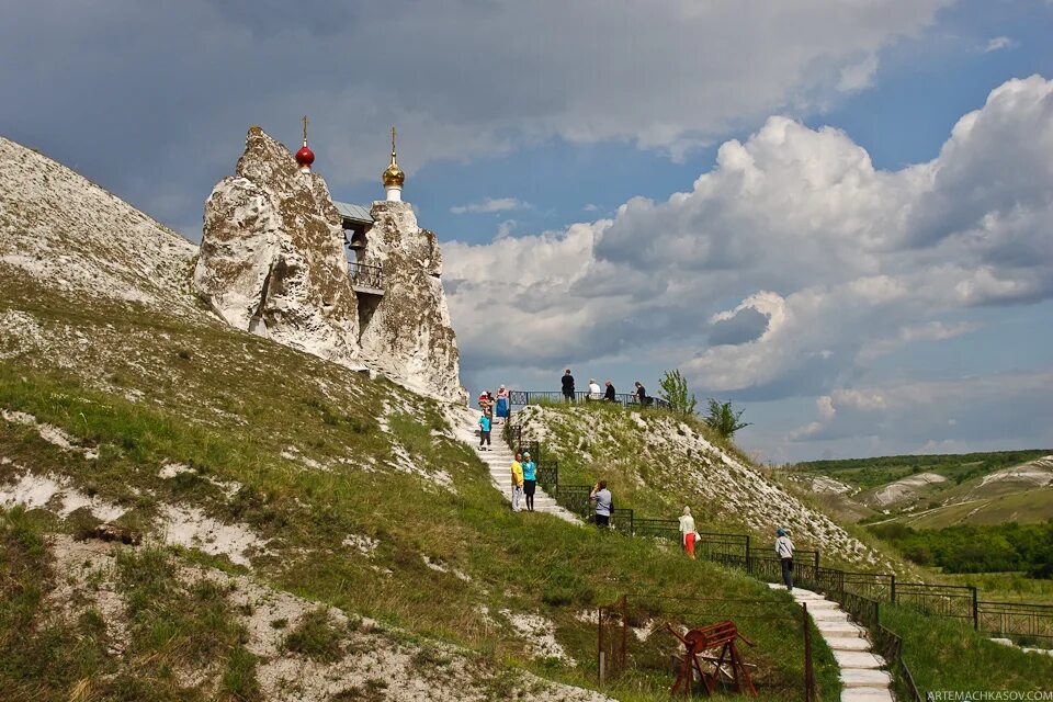 Воронежская область святая. Спасский храм Костомарово. Костомарово гора Голгофа. Спасский монастырь с Костомарово. Костомаровский Спасский женский монастырь.гора Голгофа.