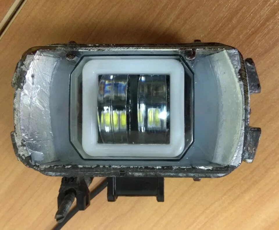 Ходовые огни Пежо 406. Led в туманки Пежо 406. ДХО Пежо 406. ДХО для Peugeot 406. Противотуманные фары 406