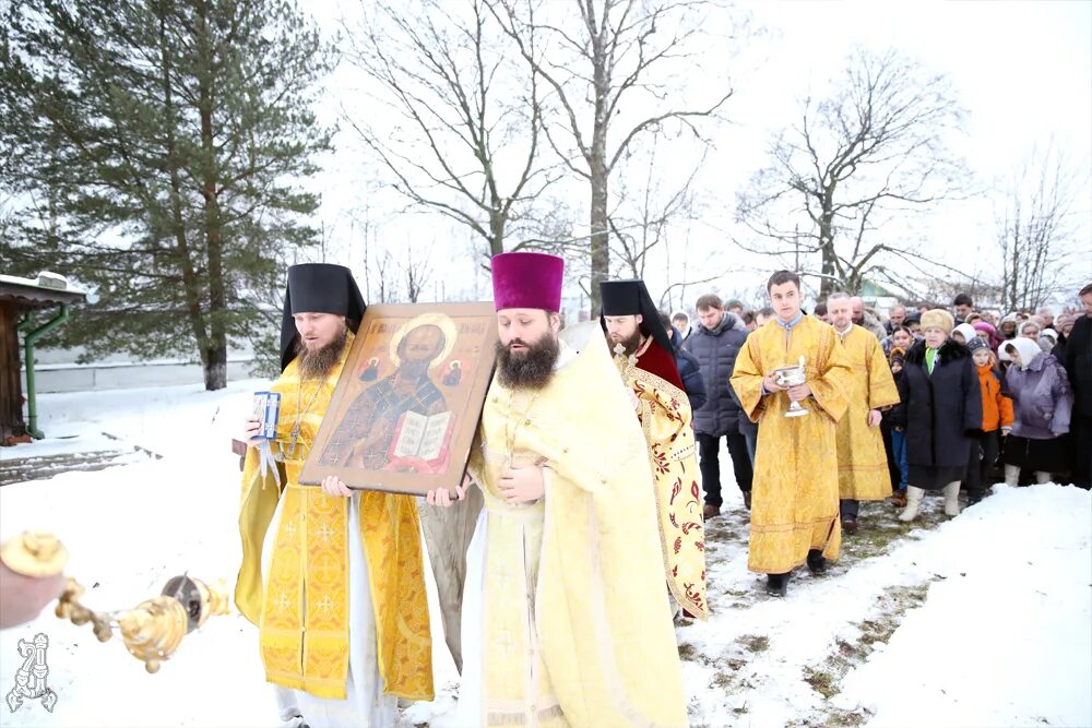 Дмитровское храм димитрия. Дмитровское храм Димитрия Солунского. Настоятель храма Димитрия Солунского в селе Дмитровском. Патриаршее подворье в Никольском. Церковь Дмитрия Солунского настоятель.