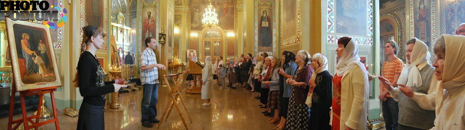Верую поют. Сурдоперевод литургии. литургия для слабослышащих. литургия символ веры. символ веры поют в храме.