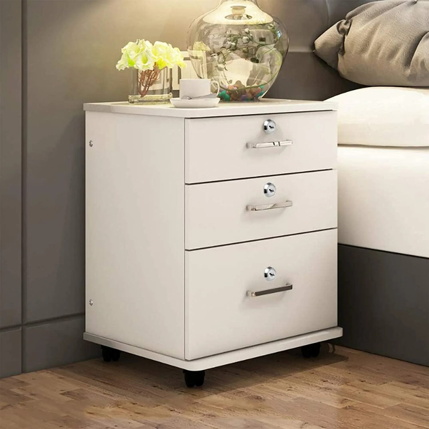 Комод прикроватный в спальню. Тумба прикроватная (bedside table) ap00106 бренд lalume. Тумба прикроватная серая икеа. Комод вместо прикроватной тумбы. Комоды и прикроватные тумбы в одном стиле для спальни.