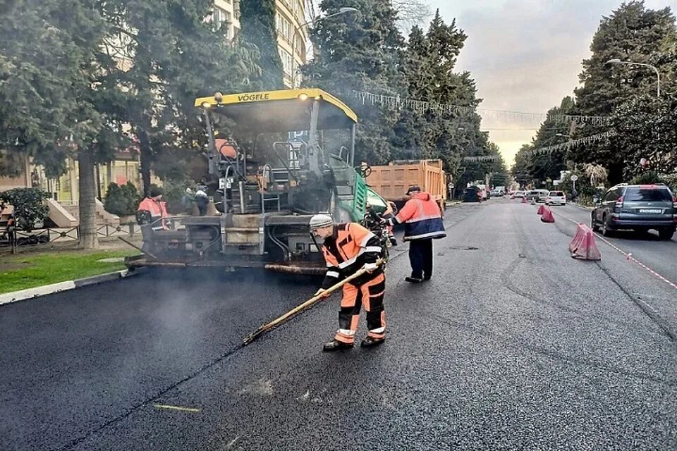 Выполнен ремонт дороги. Дорожные работы. Дороги в городе. Дорожные работы Сочи. Сочи дороги.