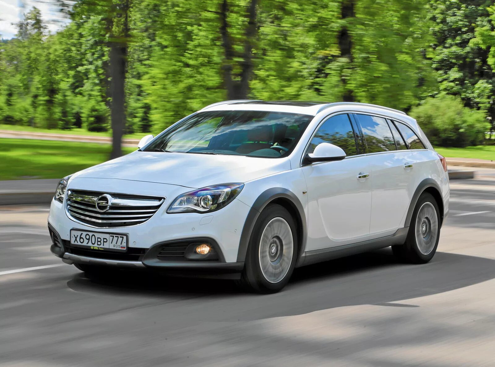 Opel insignia универсал. Опель Инсигния универсал. Опель Инсигния универсал 2.0 турбо. Опель инмгний универсал. Опель Инсигния Турер.