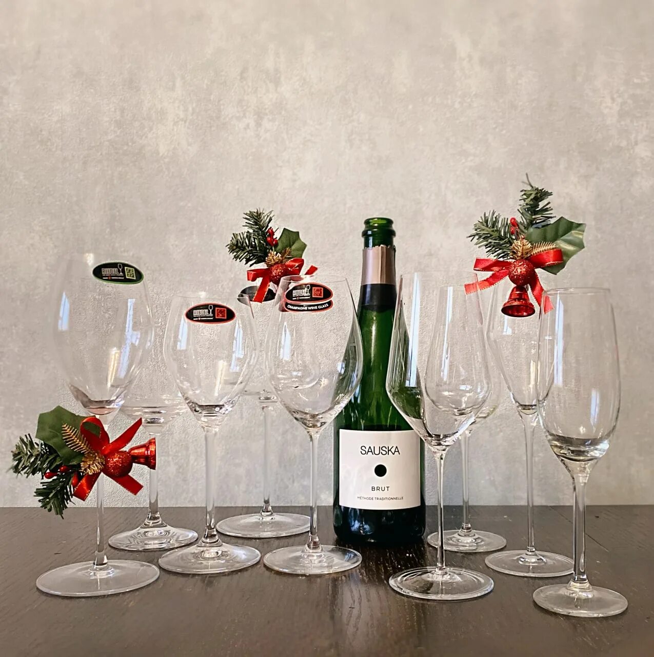 Битва фужеров какой год. Красивые бокалы. Бокалы шампанского пирамида. Битва фужеров какой год. Шампанское в бокале.