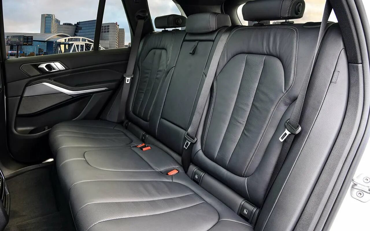 Сиденья бмв g05. Bmw x5 g05 салон. заднее сиденье бмв х5.