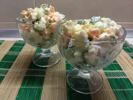 Салат коктейль с курицей и фруктами