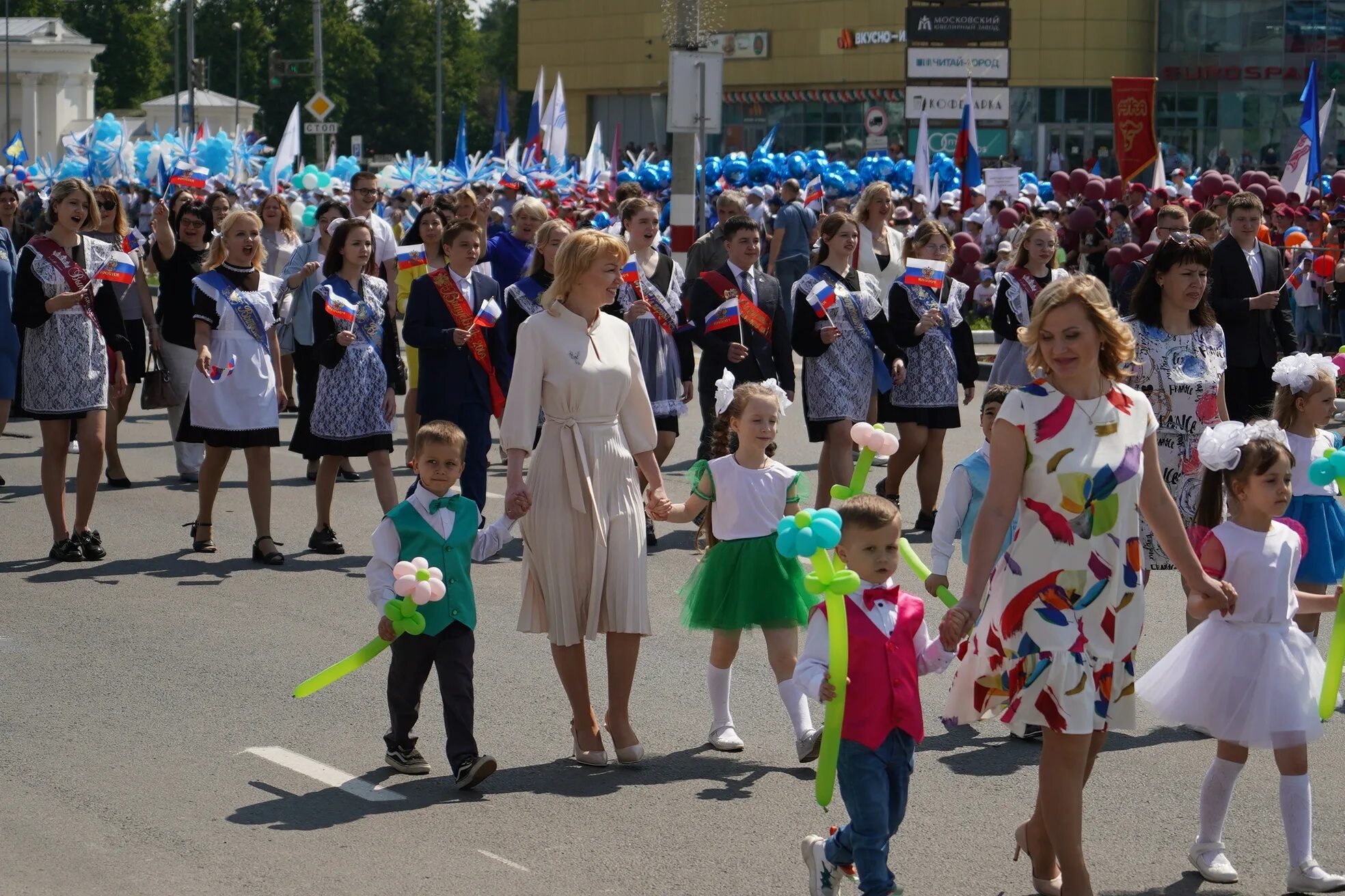 Новости г дзержинска. День города Дзержинск 2023. День города Дзержинск 2023 парад. Торжественное открытие дня города. Праздник фото.