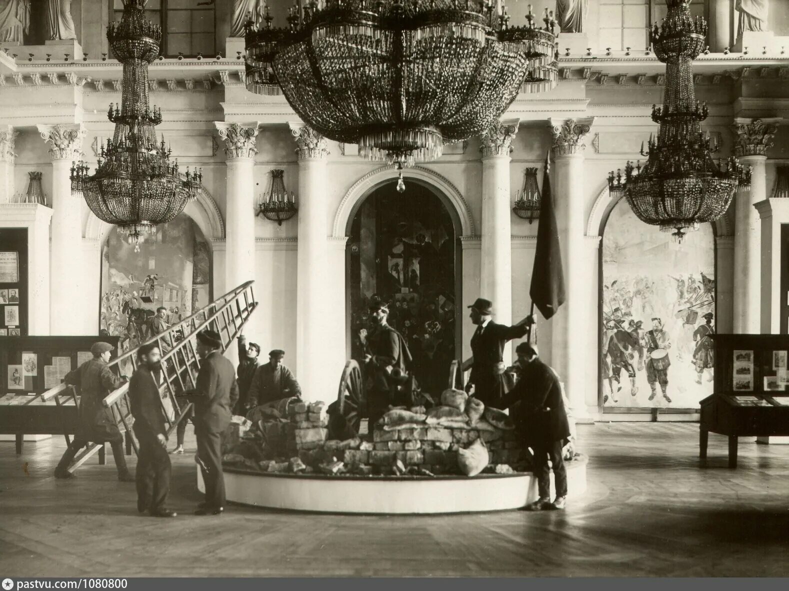 Революции 2 дворец. Зимний дворец санкт-петербург 1917. зимний дворец санкт-петербург в 1917 году. революции 1917 спб зимний дворец. зимний дворец госпиталь 1914.