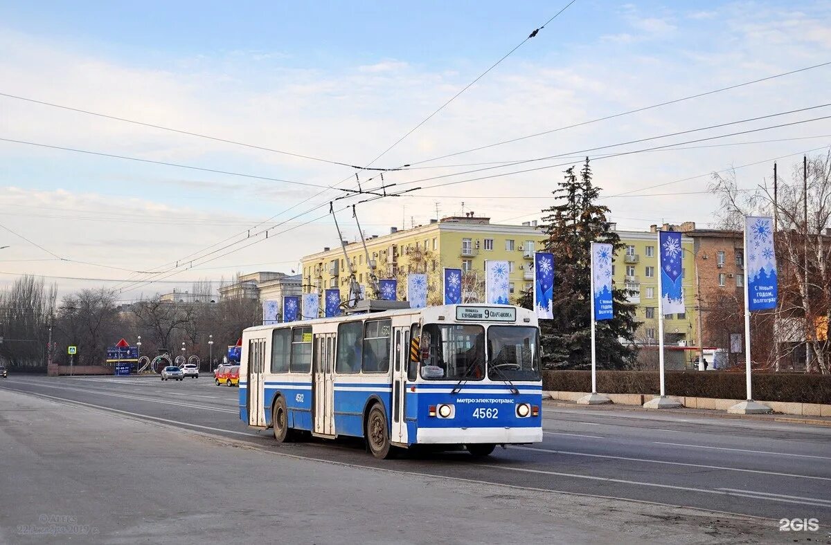 Волгоградский троллейбус 1207. Троллейбус 9 волгоград маршрут. Троллейбус волгоград 2023. Троллейбус зиу волгоград. Волгоградский троллейбус 15а.