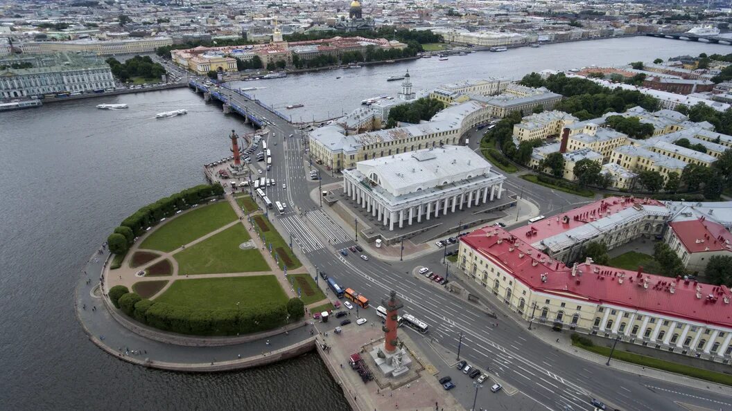 Погода на васильевском острове. Петербург васильевский остров. Васильевский остров дождь. Погода на васильевском острове. Гроза в санкт-петербурге.