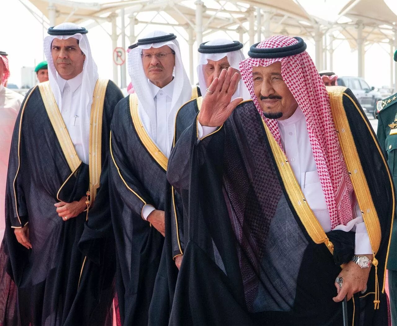 Арабистане сауди. Салман ибн Абдул-Азиз. Арабистан арабистан. Король Саудовской Аравии в полный рост. Кинг Салман аэропорт.