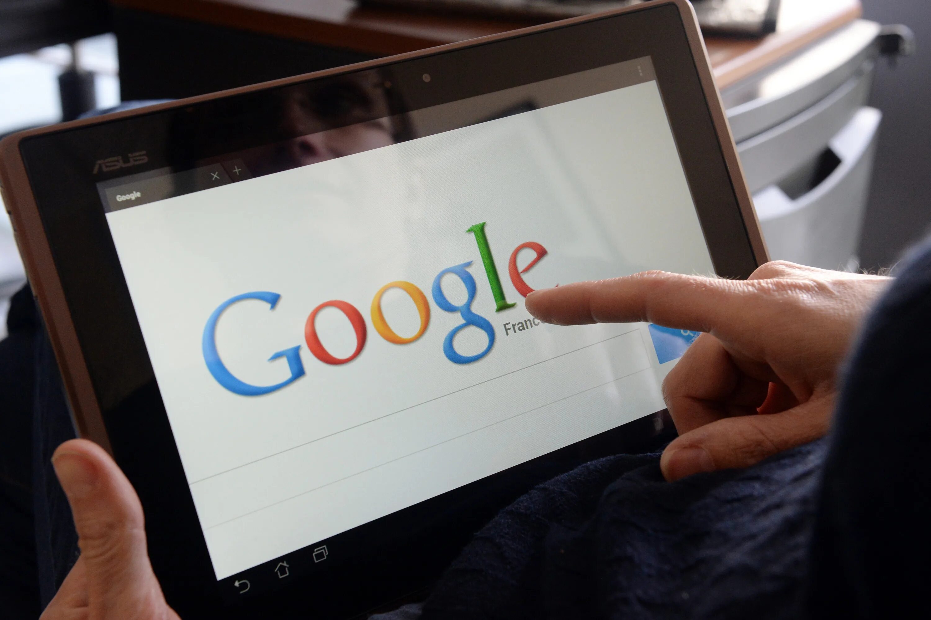 Гугл как выглядит телефоны. Гугл. google контекстная реклама. гугл реклама. работники гугл.