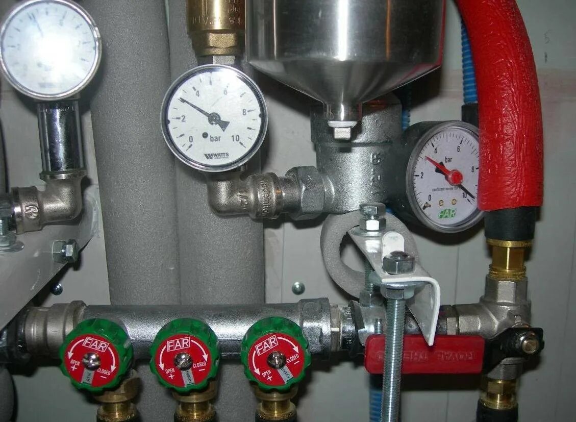 Гидравлическое испытание трубопроводов систем отопления. Опрессовка труб водоснабжения. Манометр для системы отопления. Давление в системе отопления. Норма опрессовки