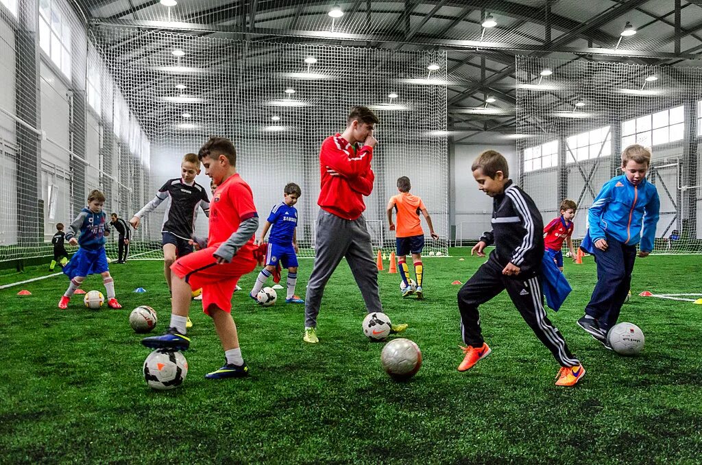 Football school. Футбол дети. Футбол в школе. Футбольная секция для детей. Школа футбола для детей.