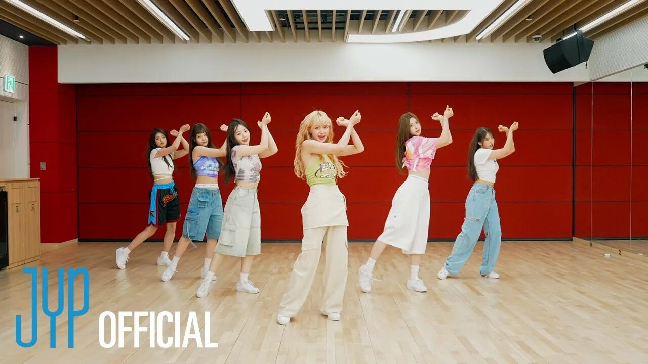 Itzy not shy dance. Даниэль нью джинс кпоп. Stage practice. Nmixx love me like this обложка. Stage practice.