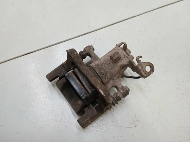 задний тормозной суппорт рено флюенс. флюенс задний суппорт. суппорт для рено флюенс задний правый. рено флюенс суппорт передний. суппорт задний renault fluence.