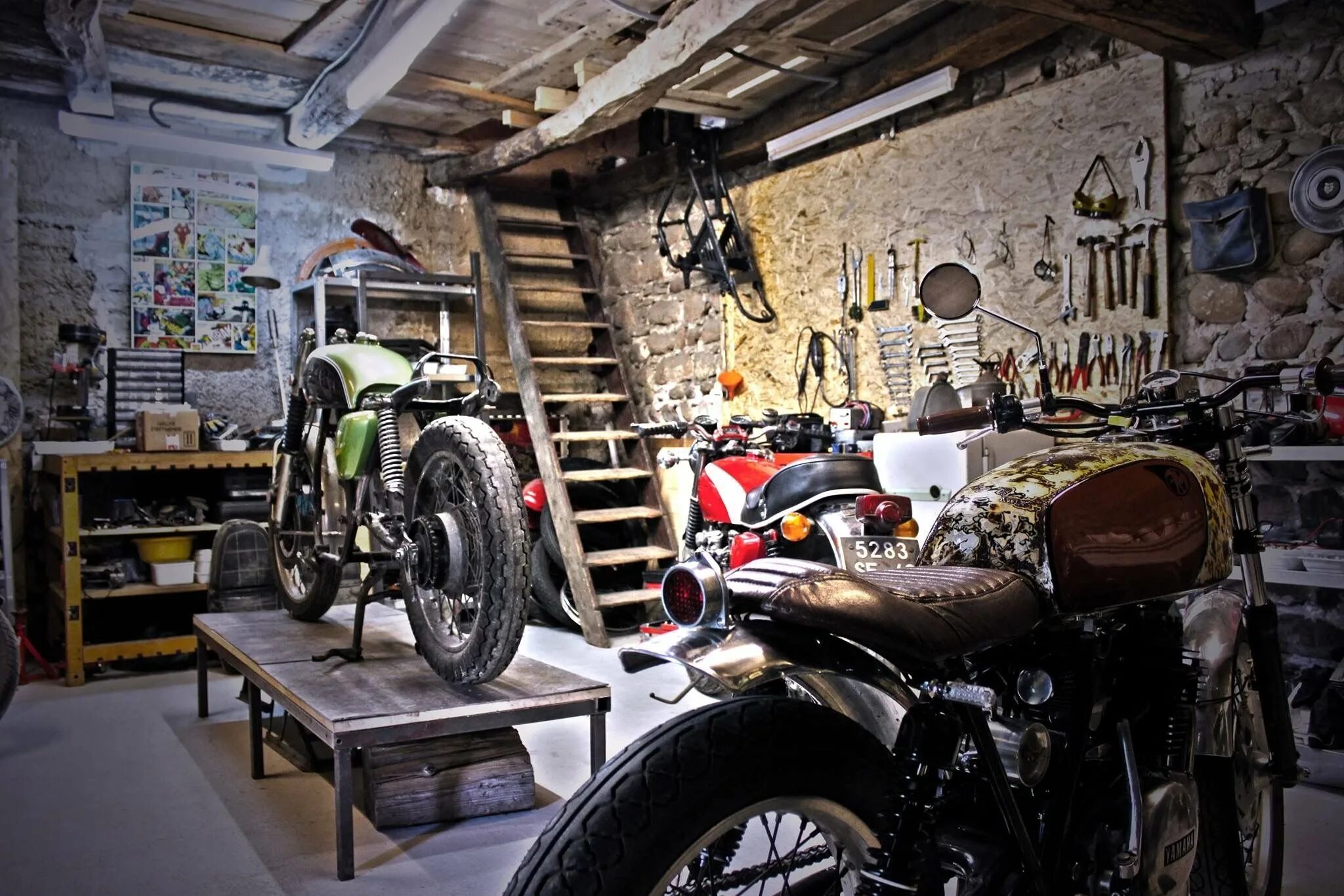 Гараж мастерская для мотоцикла. Гаражное motor. Гаражное motor. Гаражное motor. Bmw 1000rr в гараже.