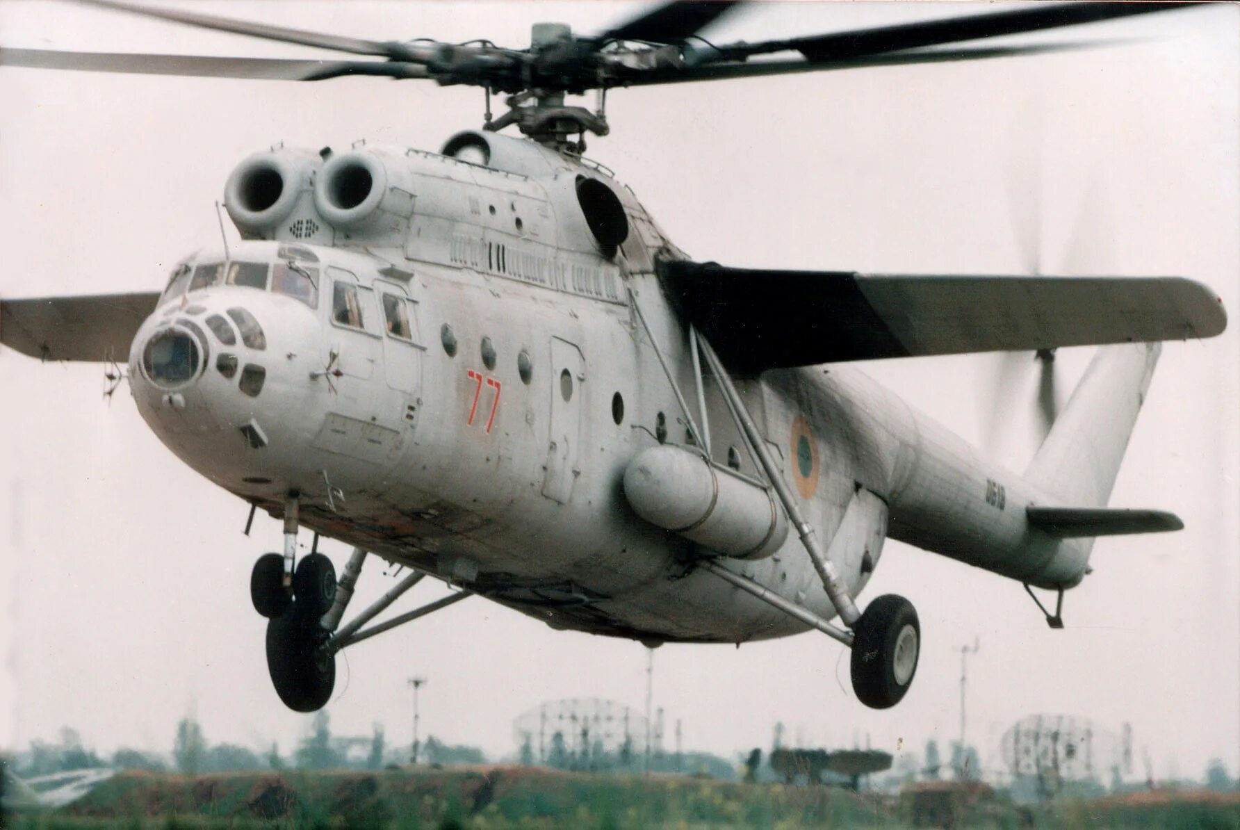 Командир ми 6. Mi-6 вертолет. Транспортный вертолет ми-6. Ми-6 вертолёт военный. Ми-6 вертолёт грузоподъемность.