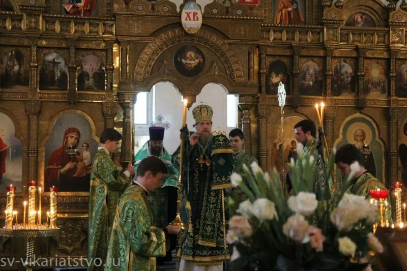 Всенощное бдение перед троицей. Храм Живоначальной Троицы в Кожухово. Всенощное бдение на Троицу. Храм Троицы при приюте Бахрушиных. Всенощное бдение для приходских храмов и духовных школ.