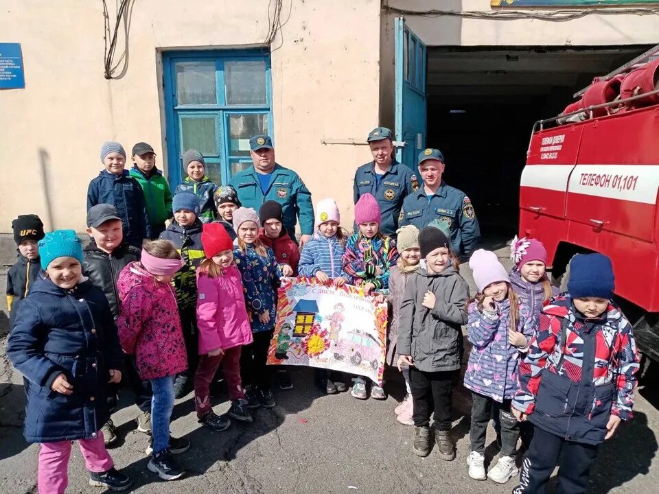 День пожарной охраны в детском саду. Калтан детский сад. День пожарной охраны 2022. Детский садик 28. Детский открытый.