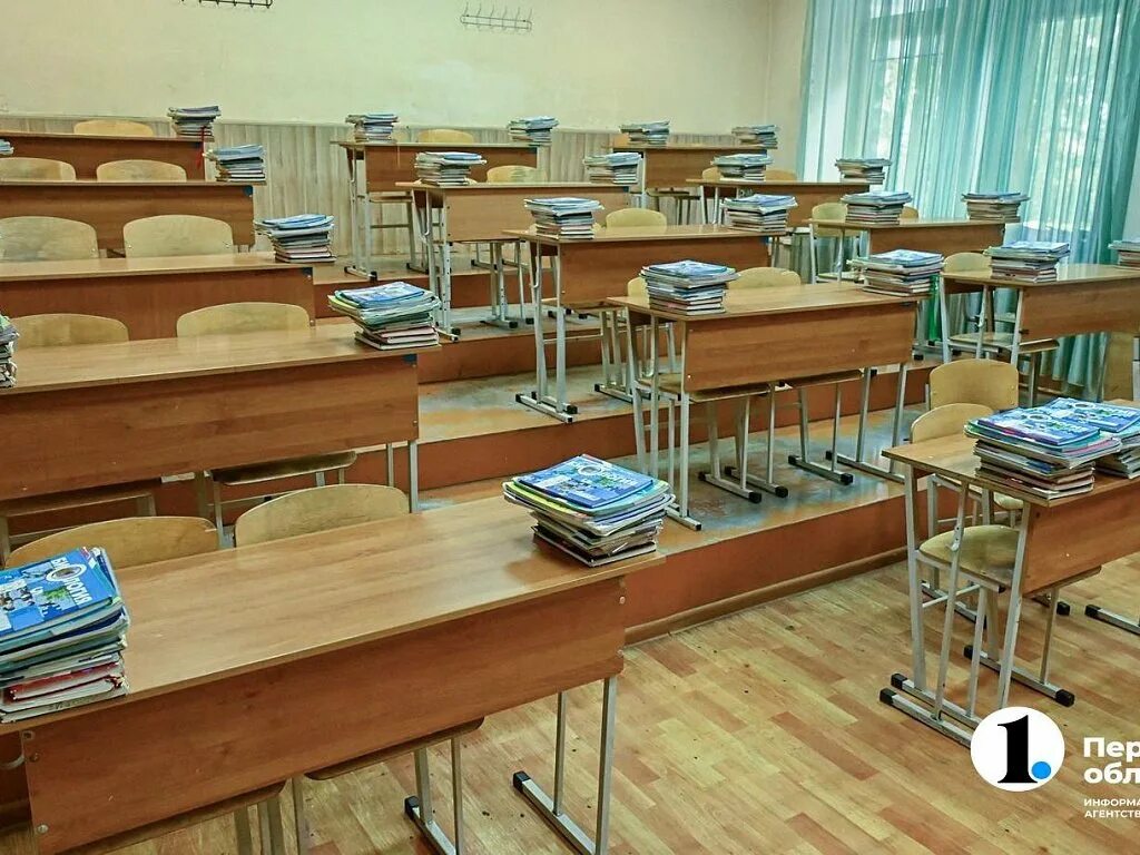 Отменят ли школу 20 февраля. Класс в школе. Карантин в школе. Школы Челябинска. Подготовка школ к учебному году.