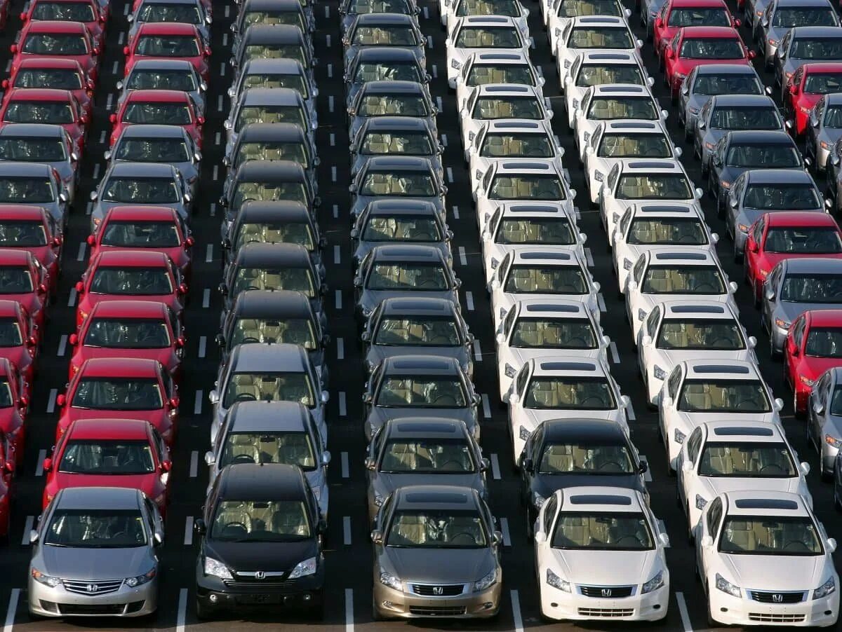 Где непроданные автомобили. Стоянки новых непроданных автомобилей в мире. Стоянки непроданных автомобилей. Стоянки непроданных машин. Непроданные машины.