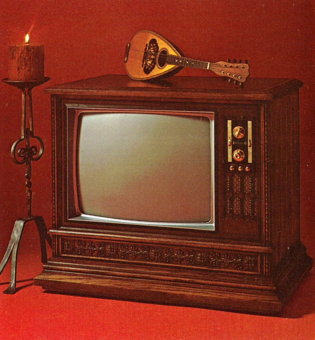 Телевизор 70 годов. Телевизоры 1960-1970х. Старинный телевизор. Американский телевизор. Раритетный телевизор.