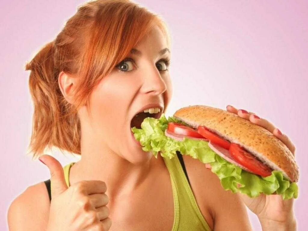 Переедание вредная привычка. Зависимость от еды. Мужской обед. Человек с едой. Еда дрожит.