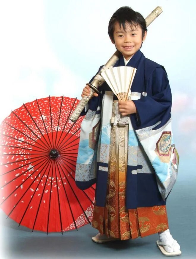 Японский национальный костюм детский. Японский костюм для мальчика. Национальный японский костюм для мальчика. Национальные костюмы Японии для мальчика. Праздник мальчиков в японии 4 класс