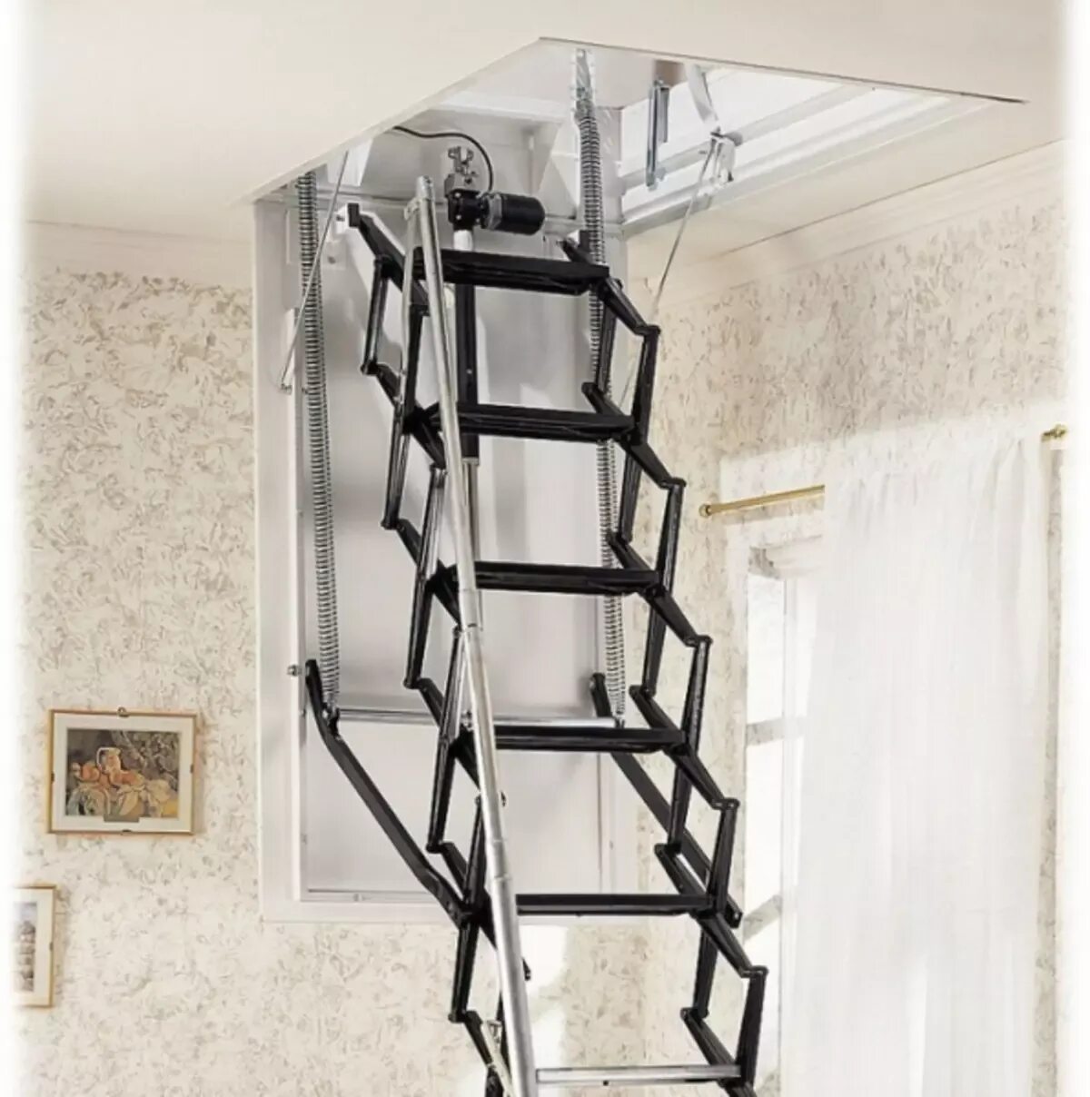 Стационарная чердачная лестница OMP. Чердачные люки с выдвижной лестницей. Телескопическая лестница на чердак с люком. Лестница чердачная ножничная. Выдвижная ступенька