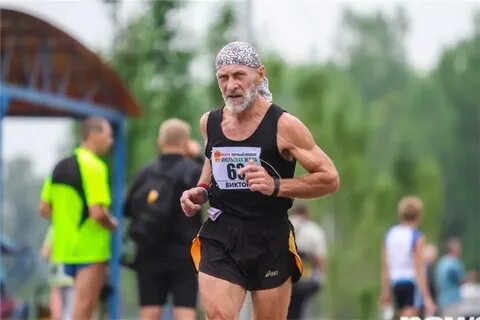 Возраст пожилого бегуна преодолевшего марафон
