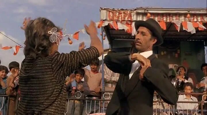 Эмир кустурица цыгане. Кустурица цыгане. Балканские цыгане эмир кустурица. Эмир кустурица цыгане. Эмир кустурица, 1988.