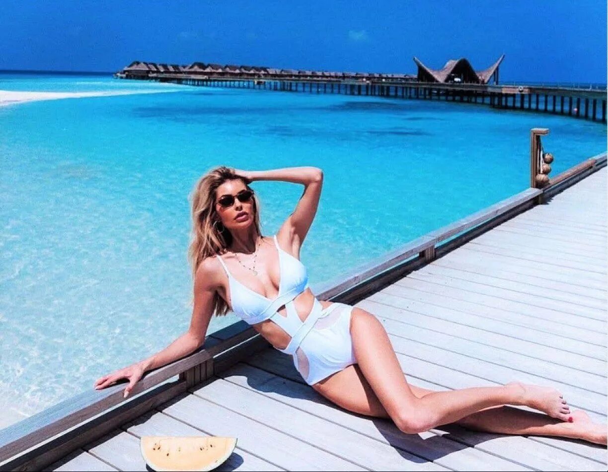 Барбуда и антигуа орел и решка островская. Орел и решка по морям мальдивы. Бора бора девушка. Настя ивлеева орёл и решка мальдивы. Орел и решка мальдивы.