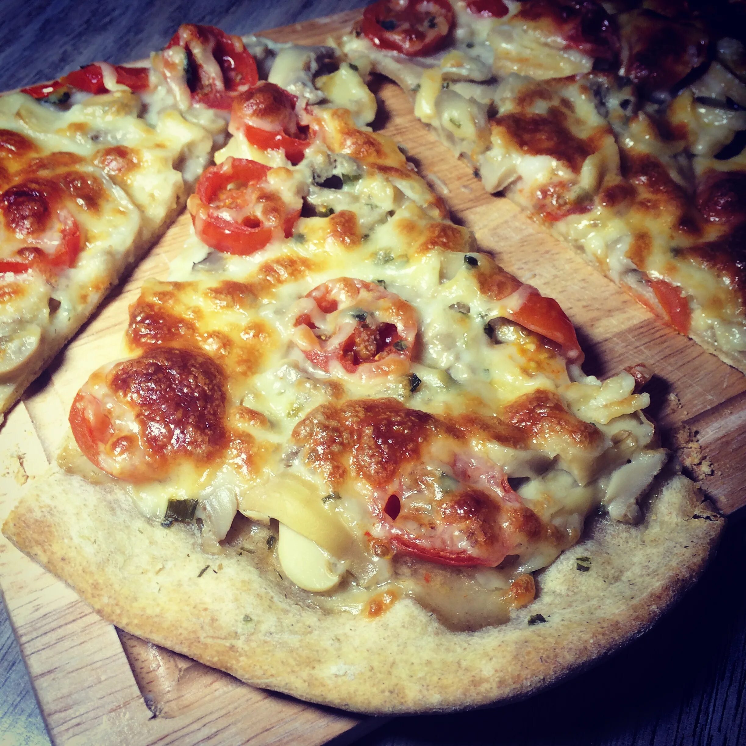 Пицца с сыром сулугуни. Пицца с сыром. Хачапури с сулугуни. Хачапури меню. Можно ли сулугуни в пиццу.