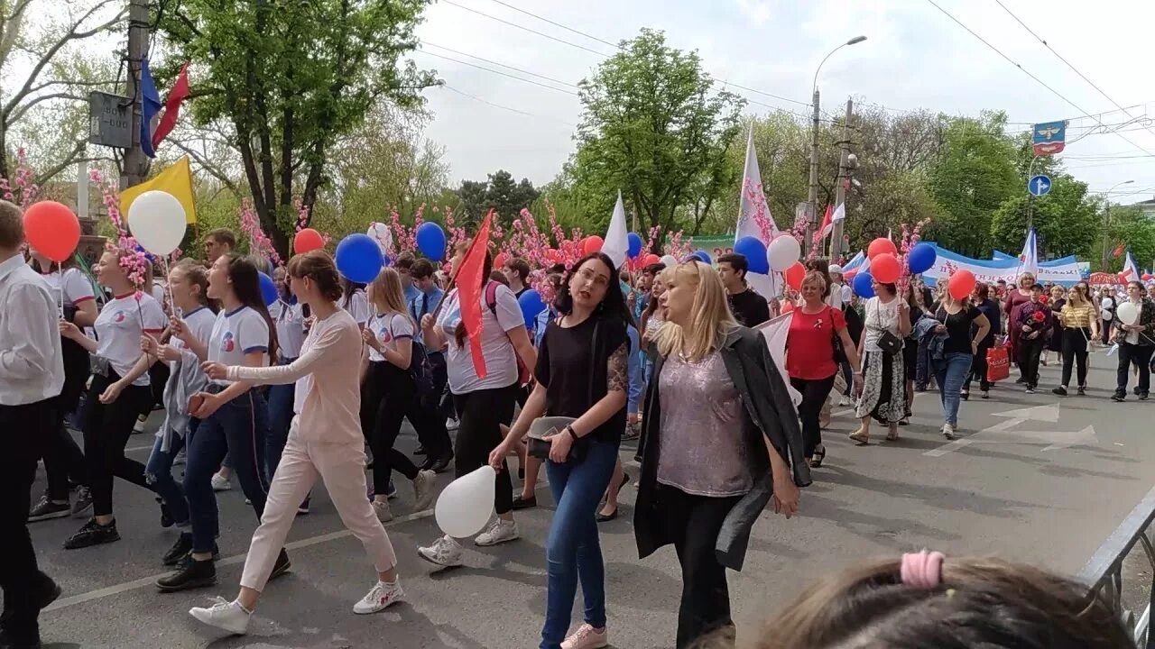 1 мая крым. 1 Мая парад Симферополь. Демонстрация 1 мая Симферополь. Парад 1 мая в Луганске. Симферополь 1 мая 2021.