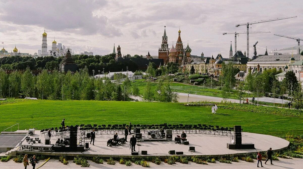 Красивые улицы москвы. Стеклянная гора зарядье. Мгу воробьевы горы. Интересные места в москве летом 2024. Москва июль.