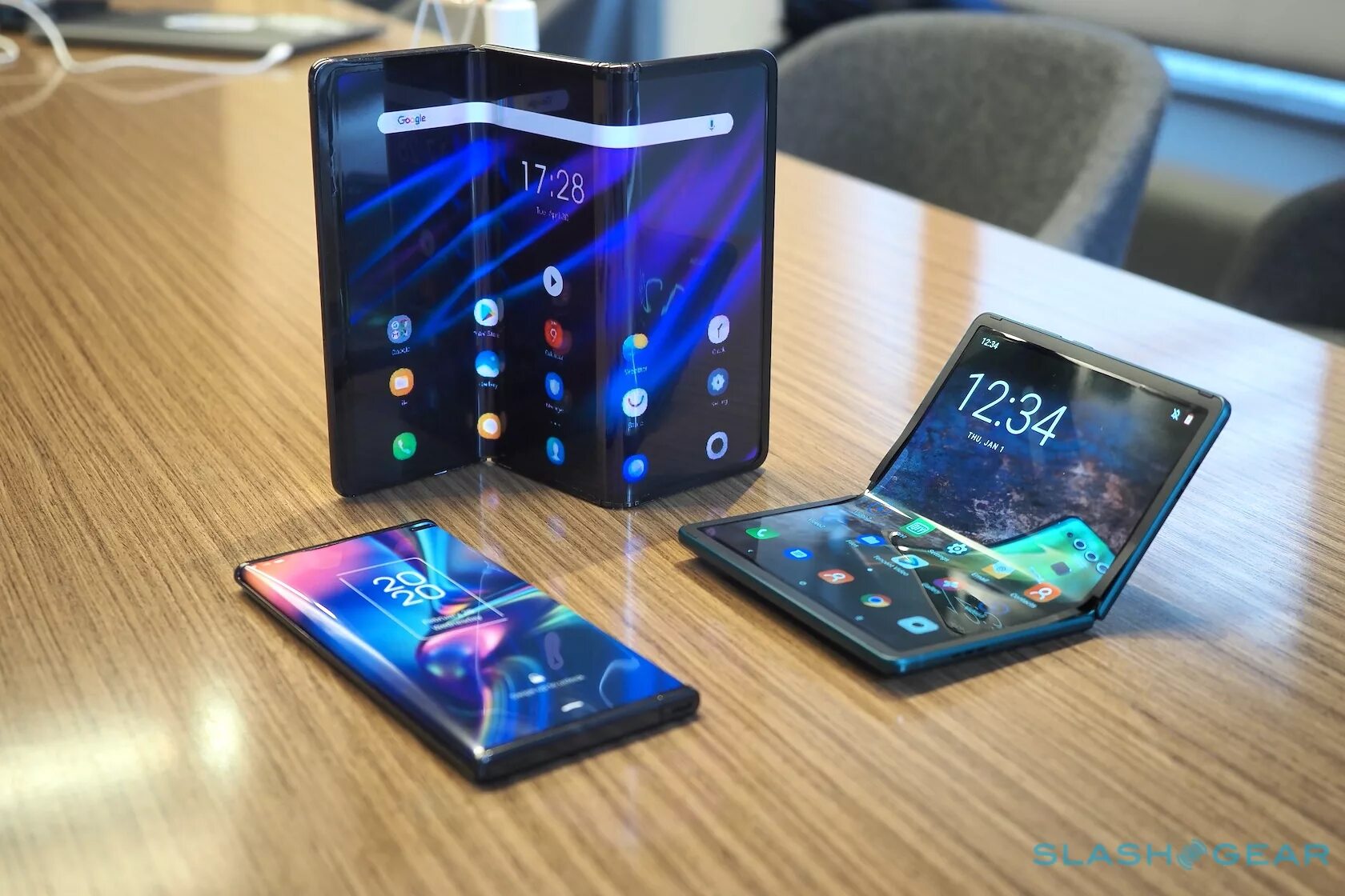 Телефоны последние модели 2024. TCL складной смартфон. Samsung Galaxy Foldable Smart Phone. Раздвижной смартфон TCL. Самсунг 2 экрана 2022.