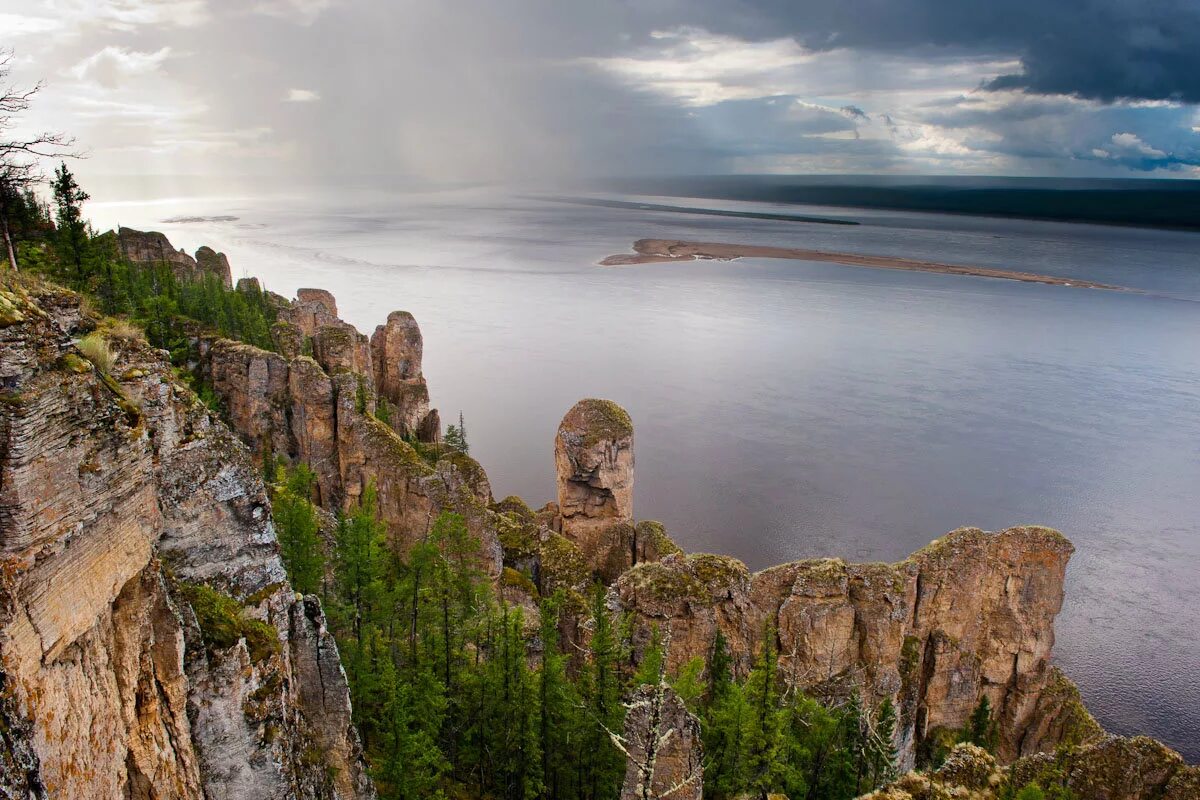 Фото республики саха якутия. Саха Якутия Ленские столбы. Национальный парк “Ленские столбы”, Якутия. Покровск Якутия Ленские столбы. Река Лена Ленские столбы.