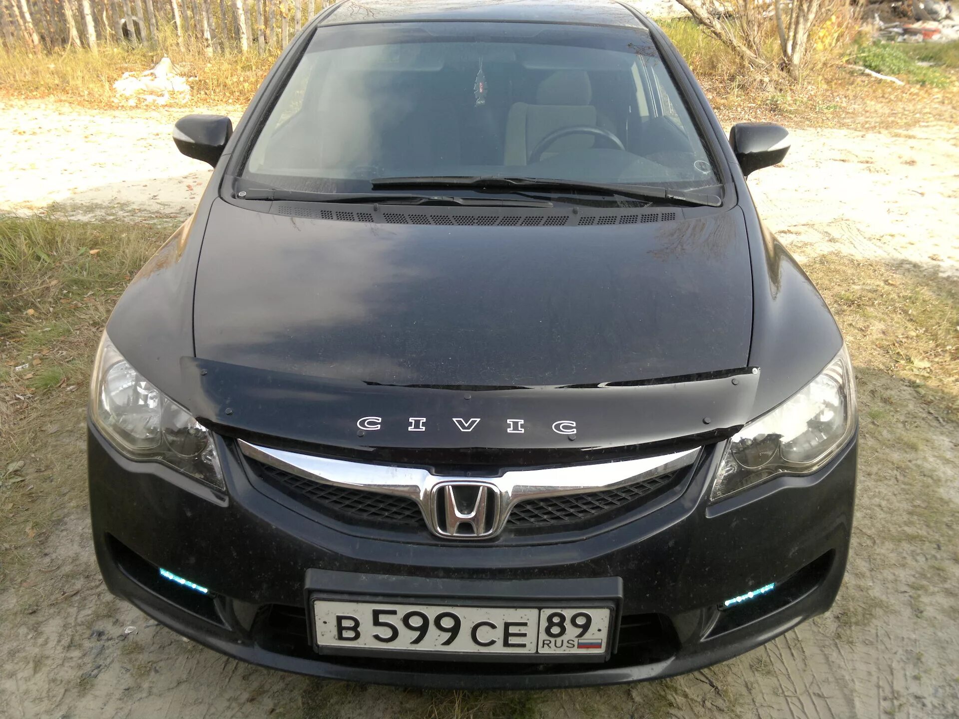 Капот цивик 4д. Honda Civic 4d с мухобойкой. Дефлектор капота Хонда Цивик 2008. Дефлектор капота Хонда Цивик 4д. Хонда Цивик 2008 года мухобойка на капот.