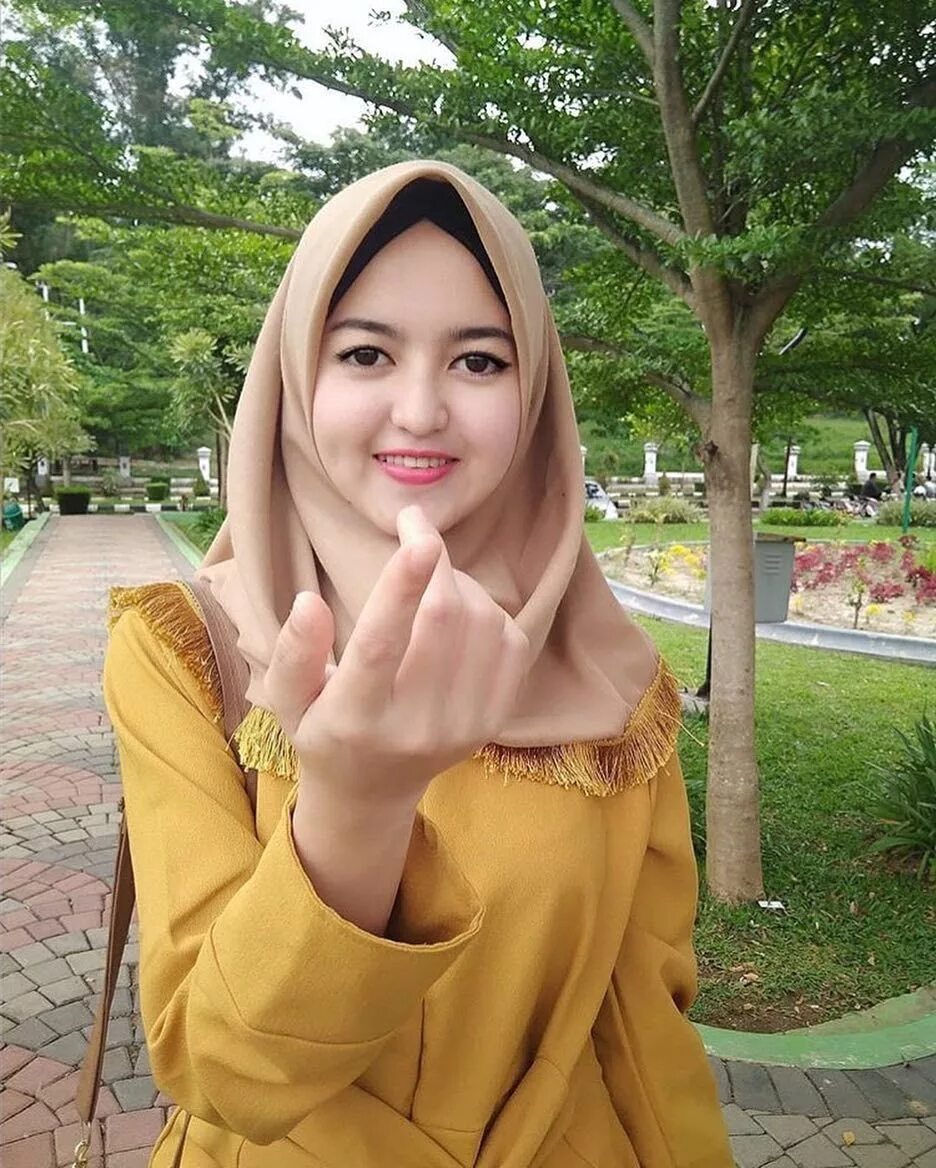 Хиджаб для круглого лица. Девушка в хиджабе. Cantik. Индонезия хиджаб. Cantik.