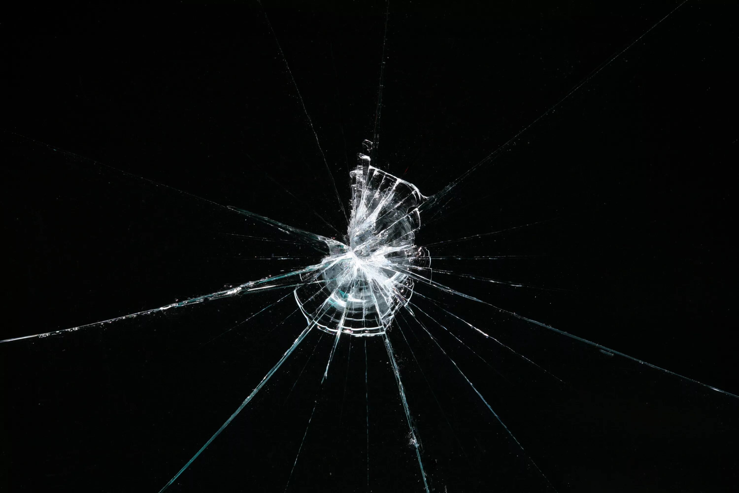Трещина на стекле. Треснувшее стекло. Текстура разбитого стекла. Трещина на экране.