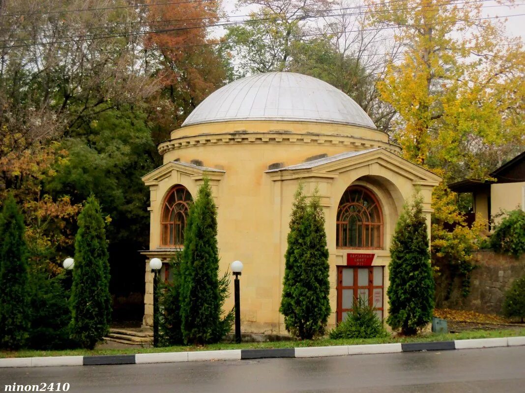 Кисловодск питьевая галерея нарзанов. Ставропольский край кисловодск вокзальная улица 3 бювет. Ребровский бювет. Кисловодск бюветы с минеральной водой. Бювет на улице ленина в кисловодске.