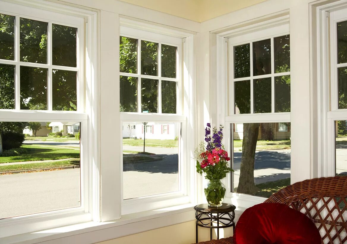 Купить пластиковые окна дома. Английские окна вертикально сдвижные. Окна в американском стиле.