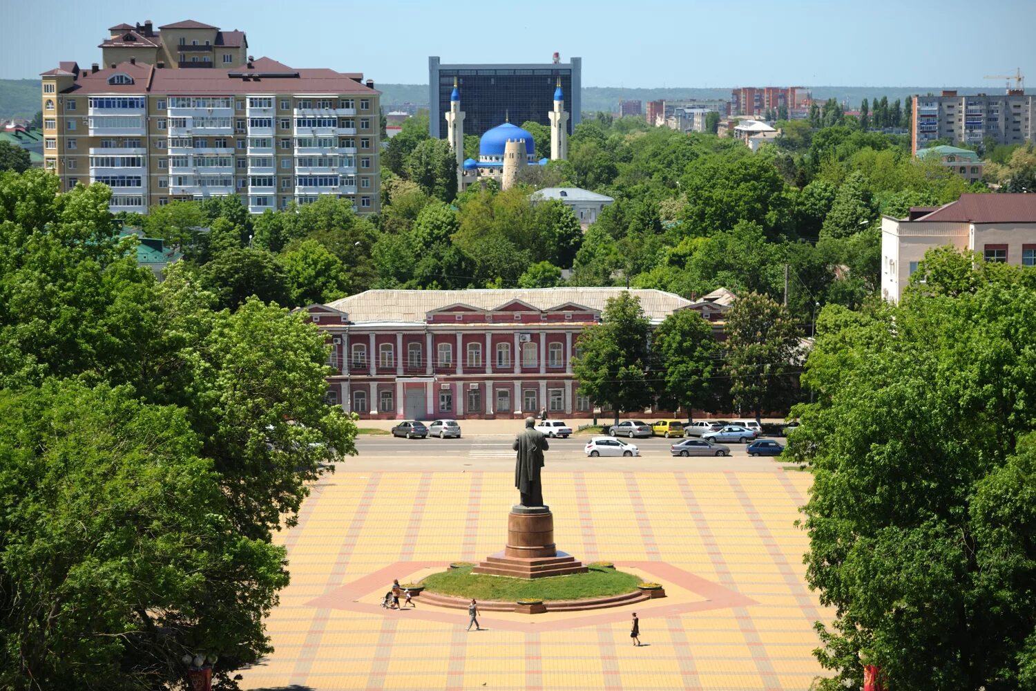 Поездка в майкоп. Майкоп столица Республики Адыгея. Площадь Ленина Майкоп. Майкоп Краснодарский край. Республика Адыгея столица Майкоп с птичьего полета.